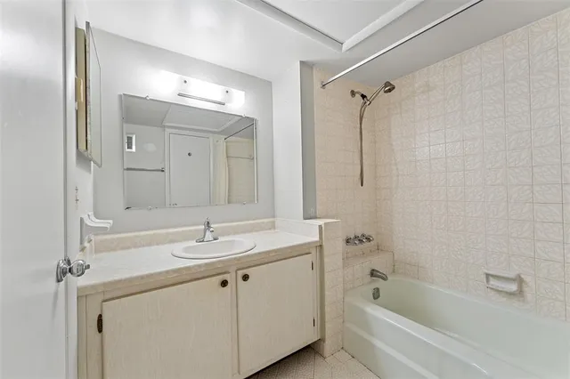 $143,900 | 639 West Oakland Park Boulevard, Unit 207D, Oakland Park, FL 33309