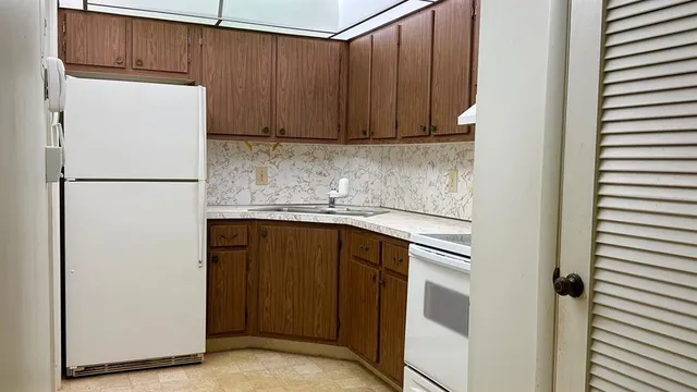 $143,900 | 639 West Oakland Park Boulevard, Unit 207D, Oakland Park, FL 33309