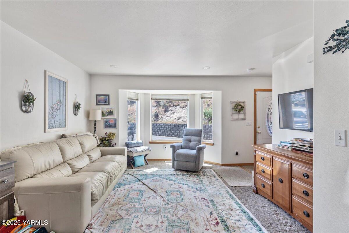 Undisclosed Address Selah, WA 98942 - Photo 7 of 20 Spacious Family Room