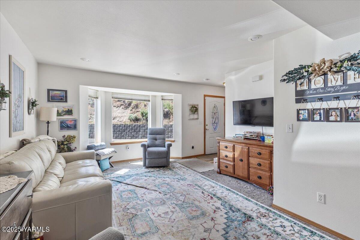 Undisclosed Address Selah, WA 98942 - Photo 9 of 20 Family Room Window