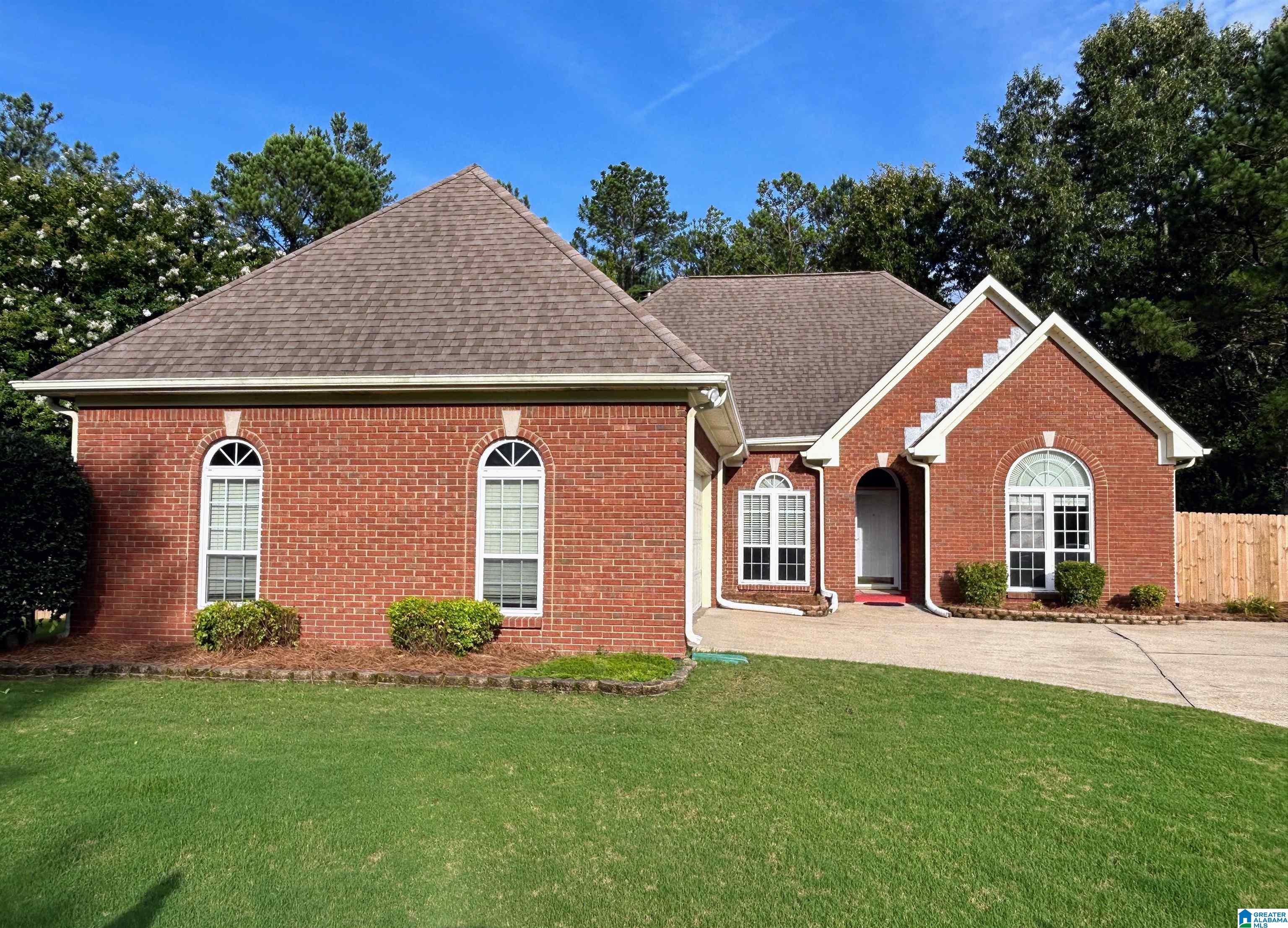 204 Creden Circle Alabaster, AL 35007 - Photo 2 of 24
