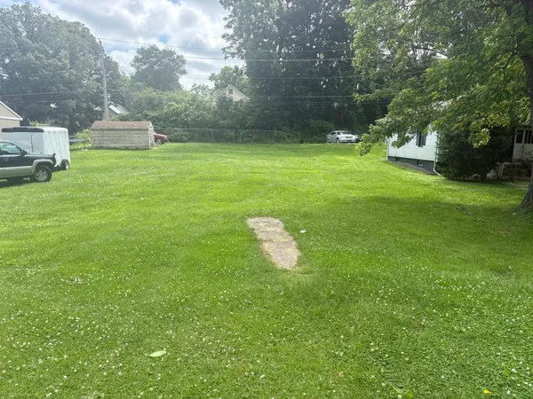 $11,200 | 1333 Bridge Avenue, Davenport, IA 52803