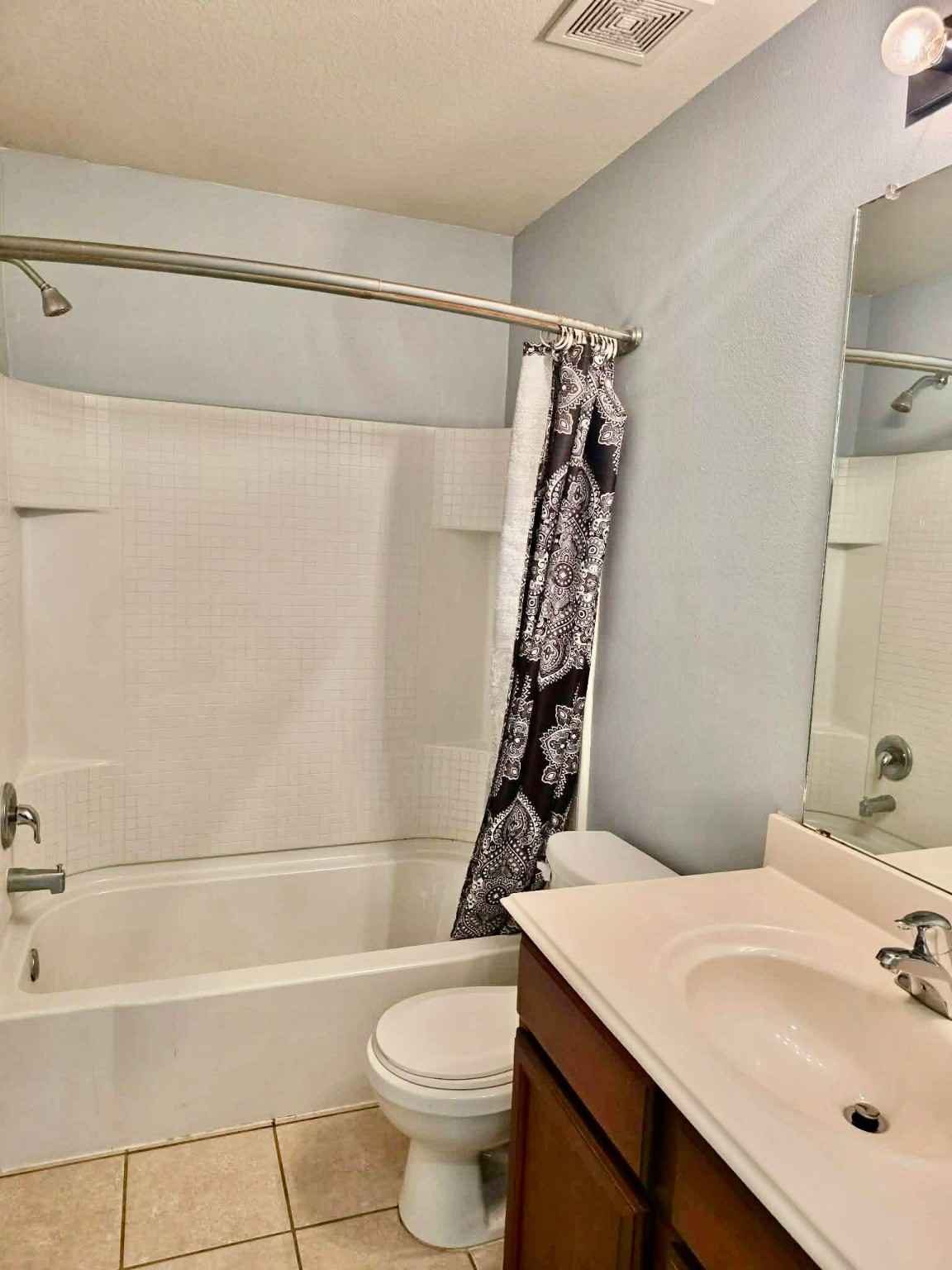 11207 Hall Ridge Court Houston, TX 77075 - Photo 15 of 16 a bathroom with a sink a toilet and a bathtub