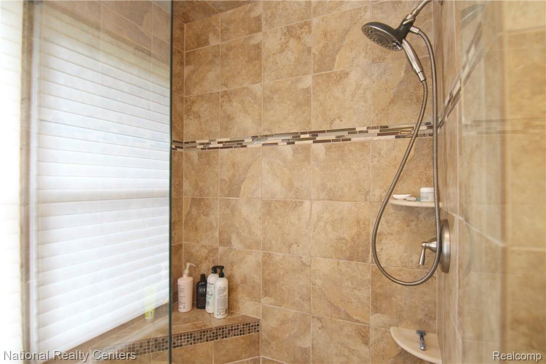 6310 Franklin Road Bloomfield Hills, MI 48301 - Photo 17 of 28 Franklin Rd Full Bath B.jpg