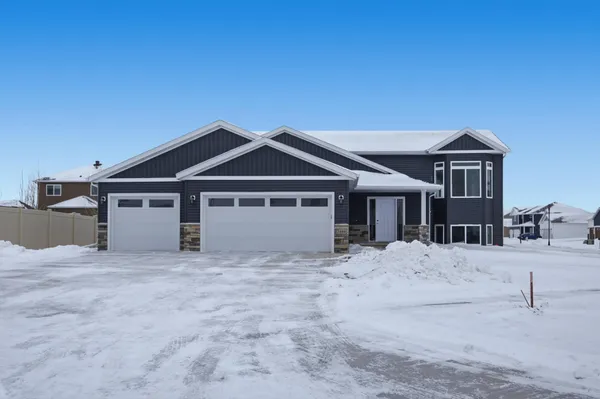 $499,900 | 7494 Eagle Point Drive South, Fargo, ND 58104