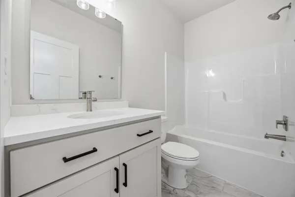 $499,900 | 7494 Eagle Point Drive South, Fargo, ND 58104