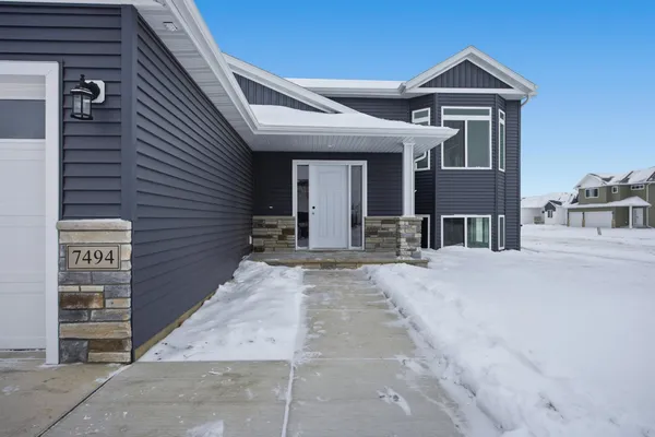 $499,900 | 7494 Eagle Point Drive South, Fargo, ND 58104