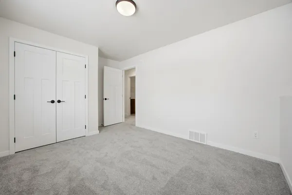 $499,900 | 7494 Eagle Point Drive South, Fargo, ND 58104