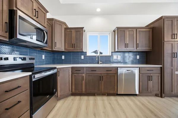 $499,900 | 7494 Eagle Point Drive South, Fargo, ND 58104