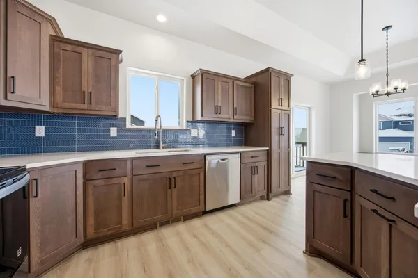 $499,900 | 7494 Eagle Point Drive South, Fargo, ND 58104