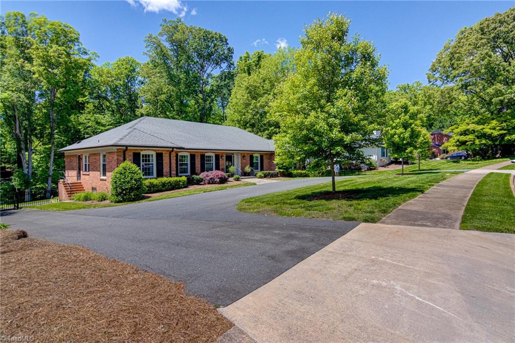 618 Hertford Road Winston-Salem, NC 27104 - Photo 2 of 42