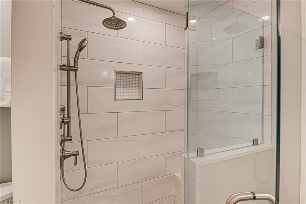 618 Hertford Road Winston-Salem, NC 27104 - Photo 27 of 42 shower for bedrooms 3/4