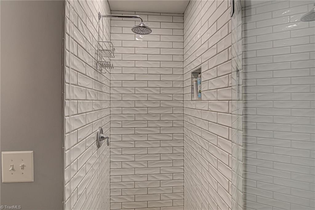 618 Hertford Road Winston-Salem, NC 27104 - Photo 29 of 42 shower for bedroom 2