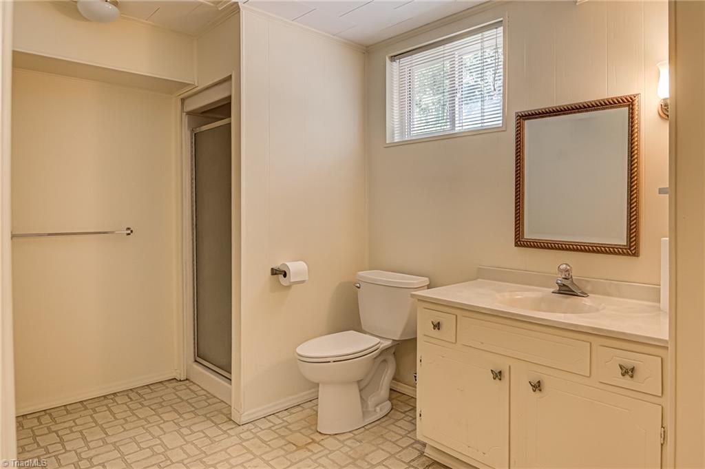 618 Hertford Road Winston-Salem, NC 27104 - Photo 32 of 42 basement full bath