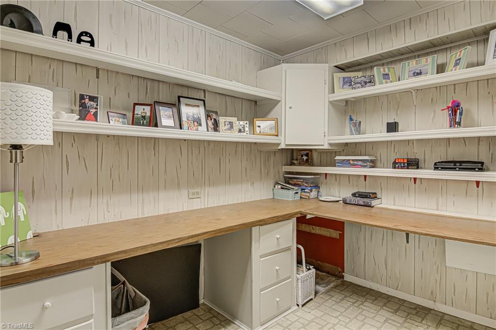 618 Hertford Road Winston-Salem, NC 27104 - Photo 34 of 42 craft project room