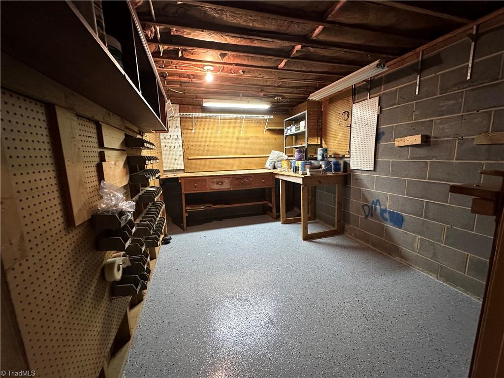 618 Hertford Road Winston-Salem, NC 27104 - Photo 37 of 42 workshop in basement