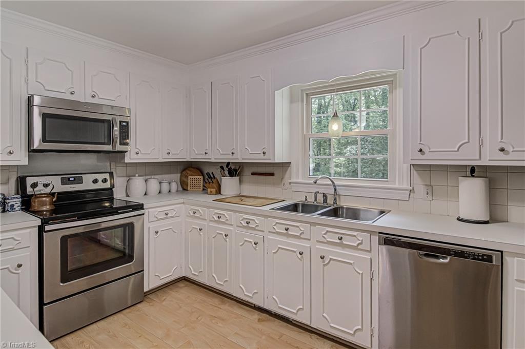 618 Hertford Road Winston-Salem, NC 27104 - Photo 8 of 42