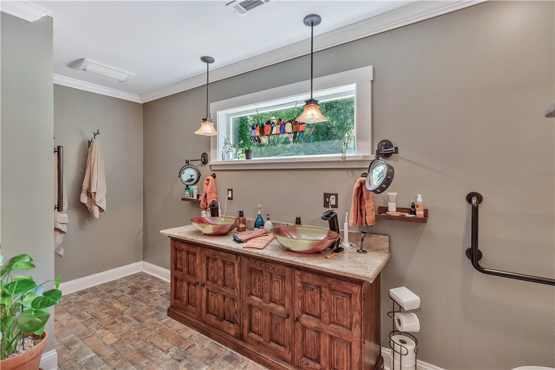 1545 Hefner Road Walhalla, SC 29691 - Photo 19 of 49 Master Bath