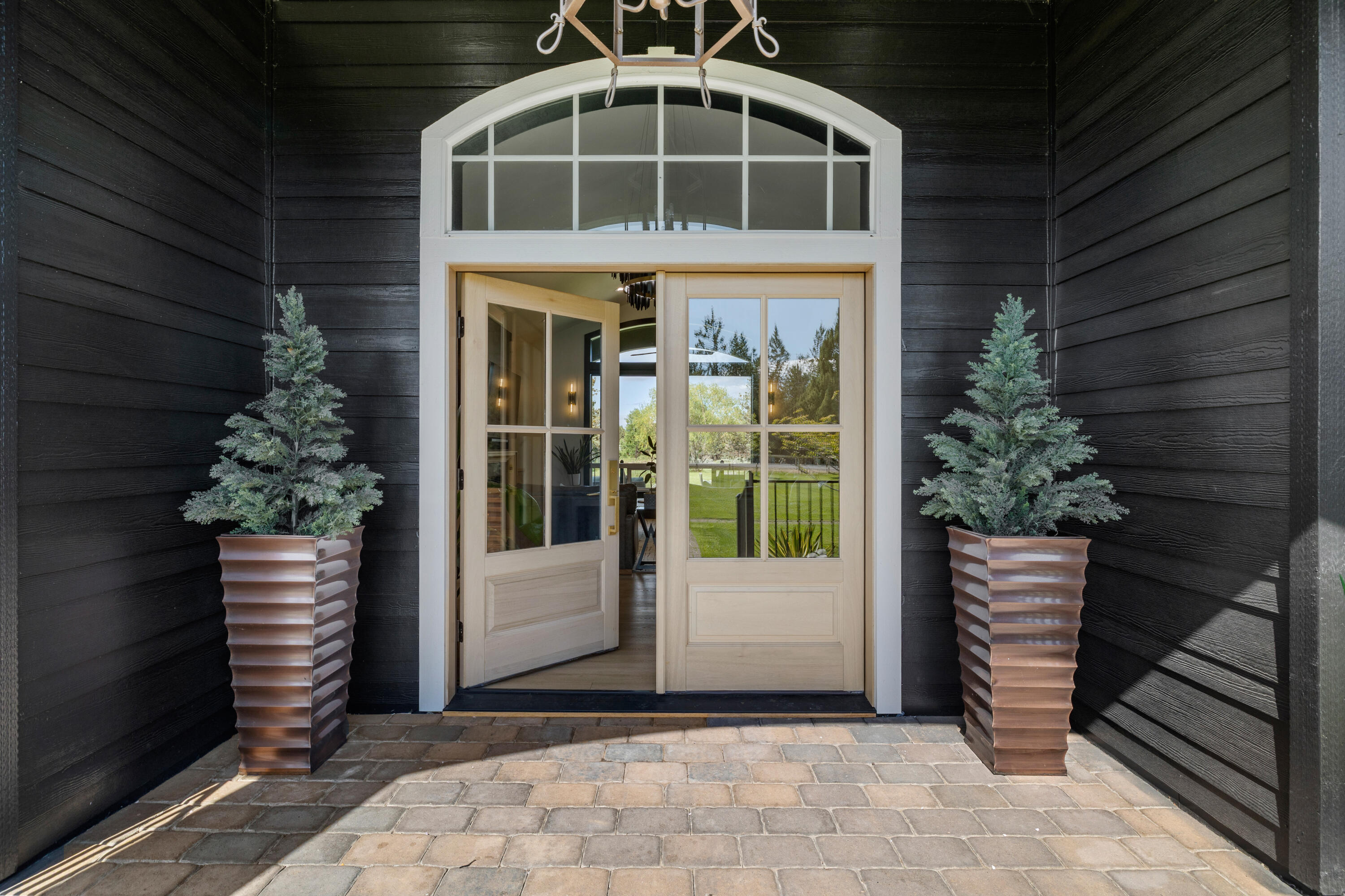 62705 Hamby Road Bend, OR 97701 - Photo 7 of 49 a view of an entryway of house