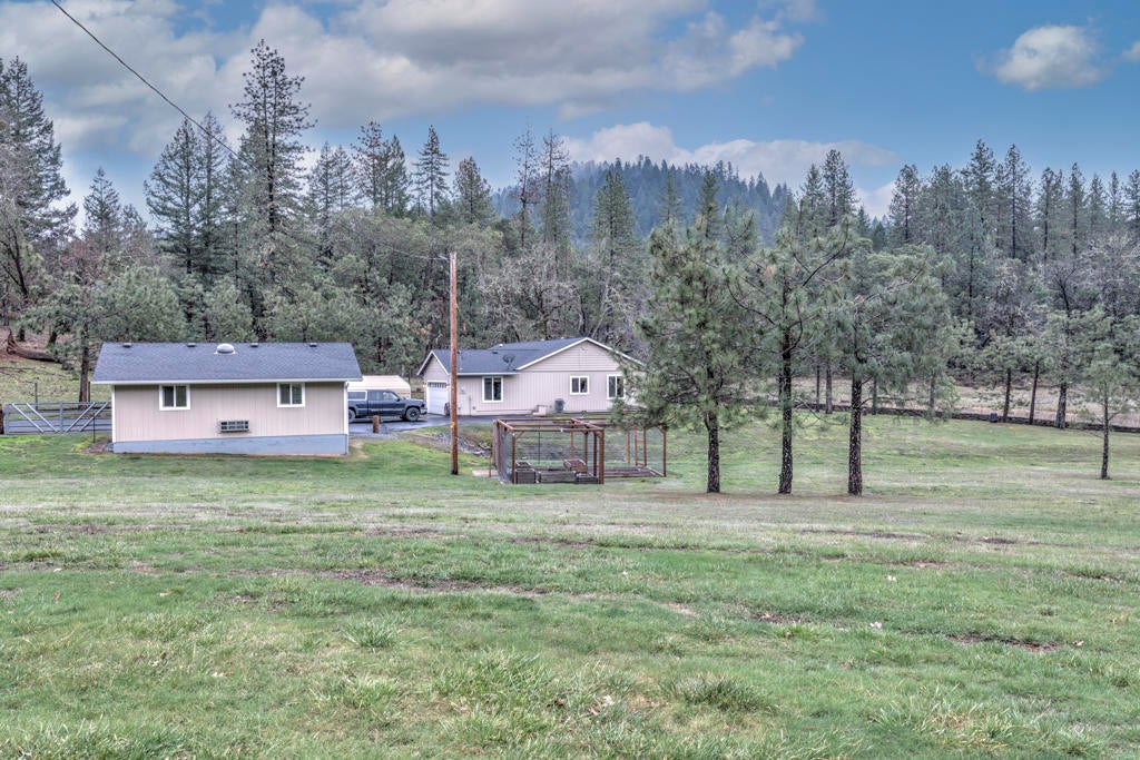 2749 Robertson Bridge Road Grants Pass, OR 97526 - Photo 14 of 59 2749RobertsonBr-14