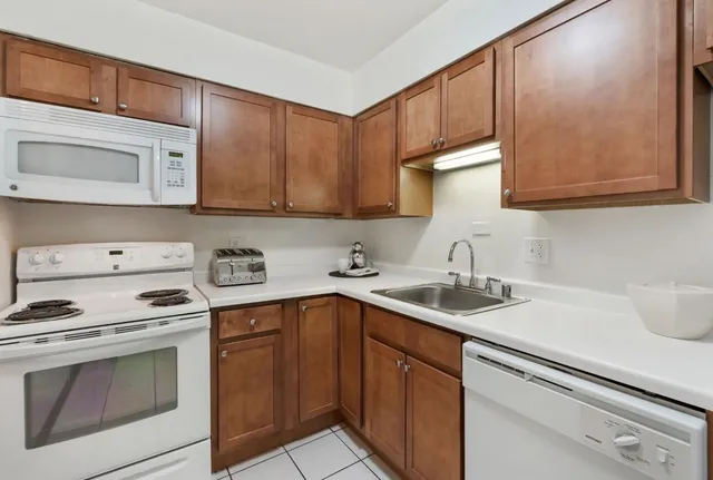 $7,000,000 | 3575 North Oakland Avenue, Shorewood, WI 53211