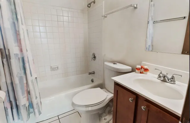 $7,000,000 | 3575 North Oakland Avenue, Shorewood, WI 53211