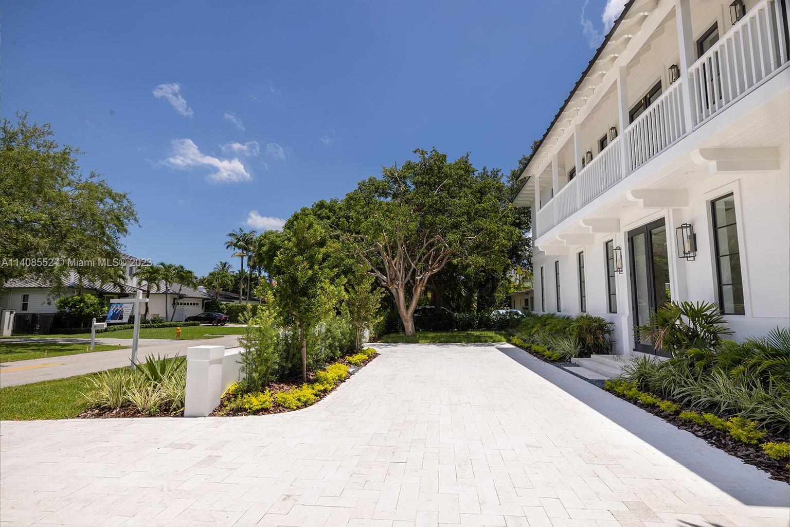 5500 Southwest 74th Street Miami, FL 33143 - Photo 4 of 31 a view of a white apartments with large windows