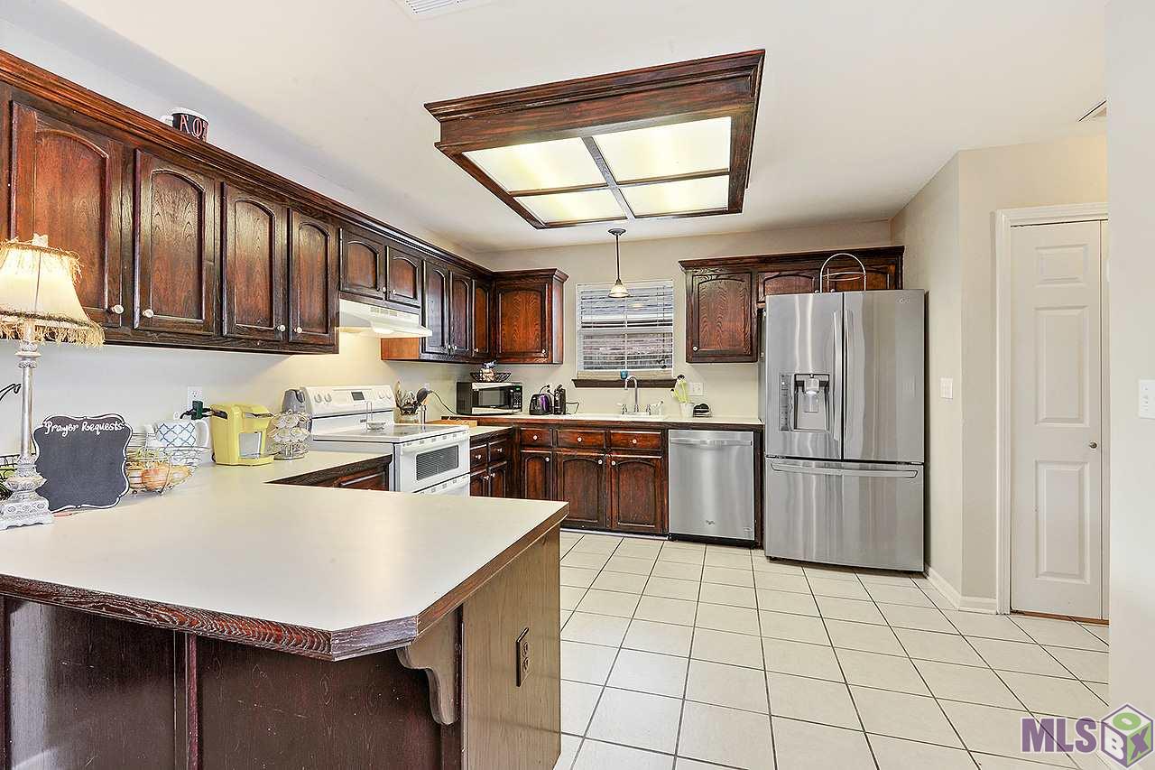 10424 Springbrook Avenue Baton Rouge, LA 70810 - Photo 5 of 9 Kitchen