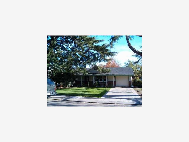 628 Palm Avenue Ripon, CA 95366 - Photo 2 of 10 a front view of a house with a yard