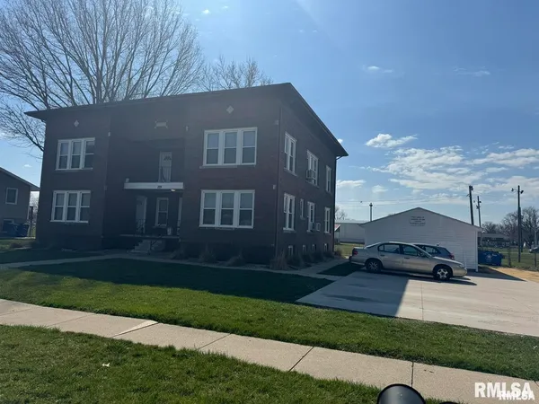 $750 | 209 East 10th Street, Unit 1, De Witt, IA 52742