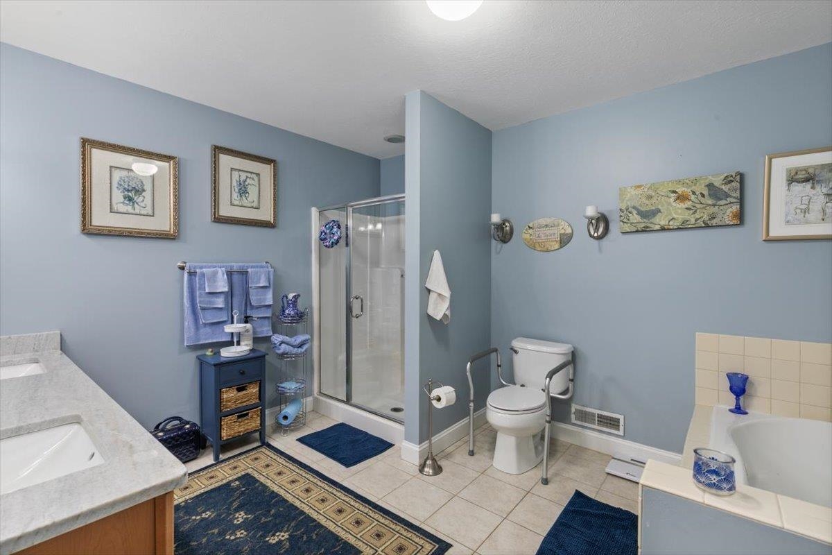 23 Winterberry Road Pelham, NH 03076 - Photo 19 of 37