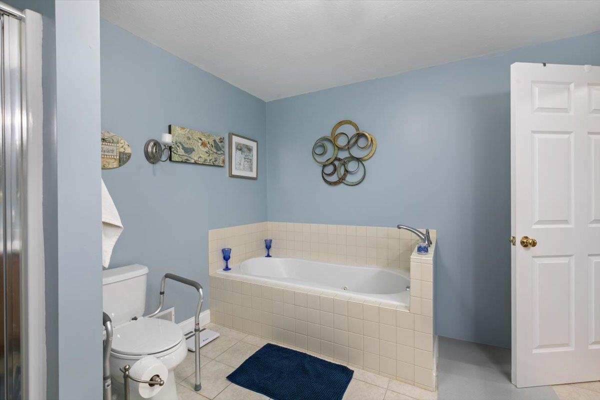 23 Winterberry Road Pelham, NH 03076 - Photo 21 of 37