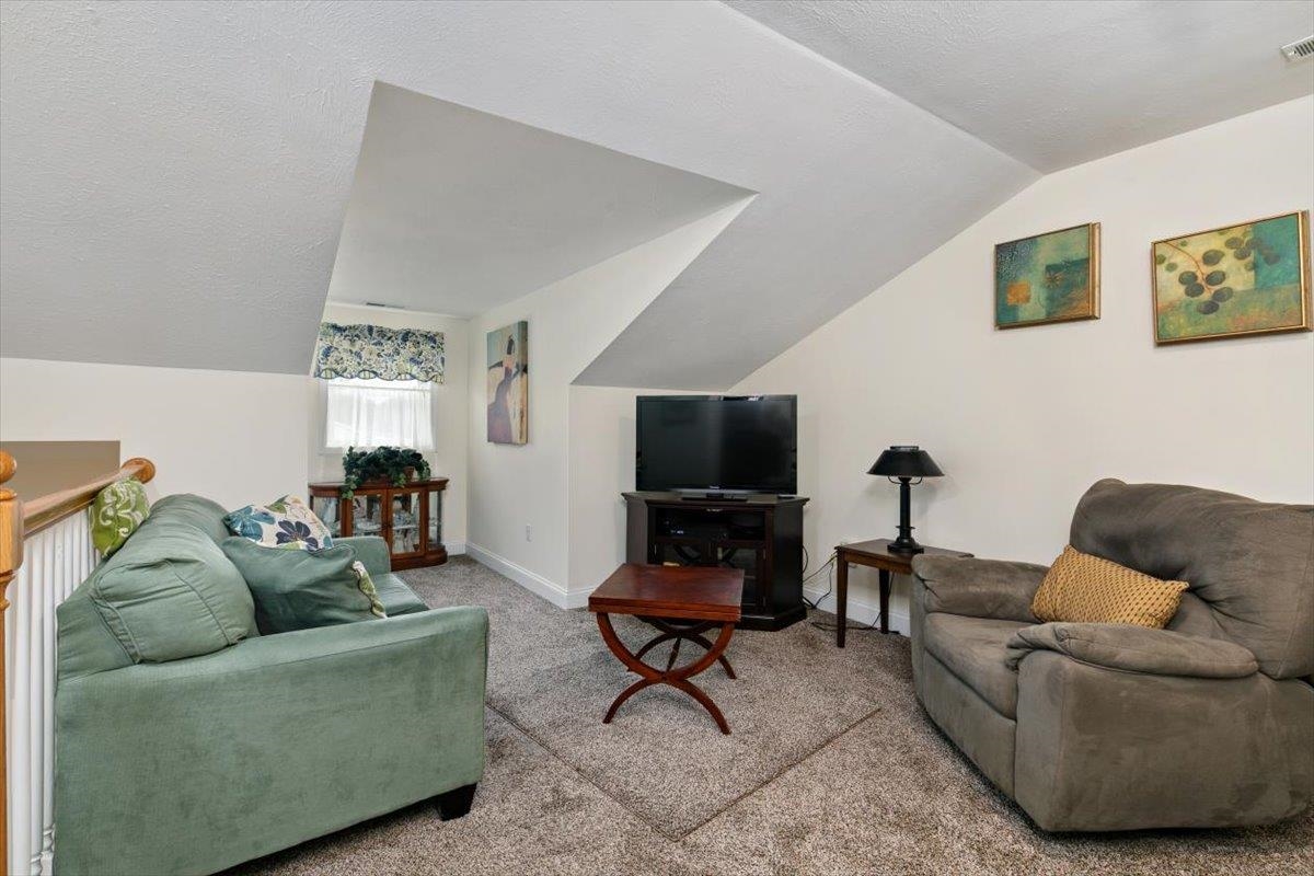 23 Winterberry Road Pelham, NH 03076 - Photo 22 of 37