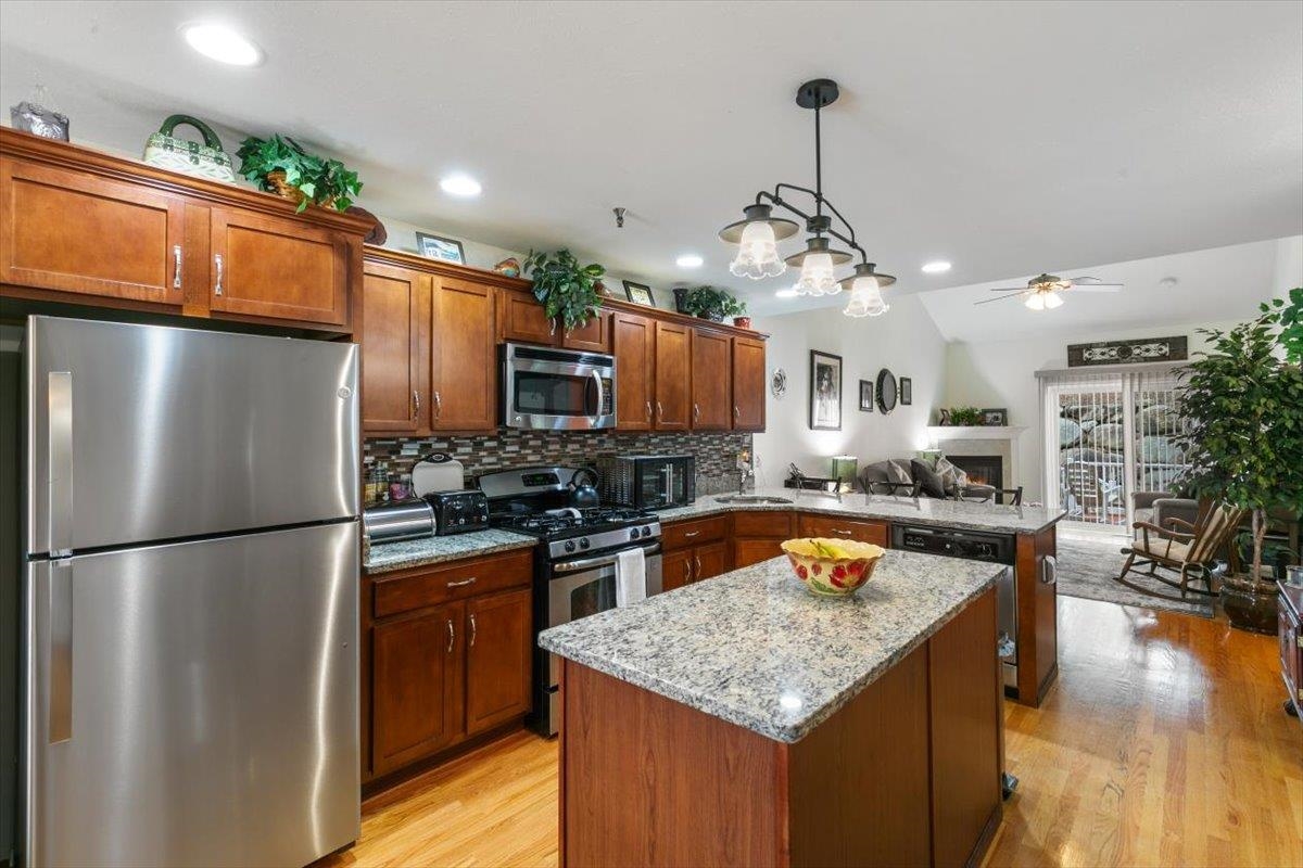 23 Winterberry Road Pelham, NH 03076 - Photo 7 of 37