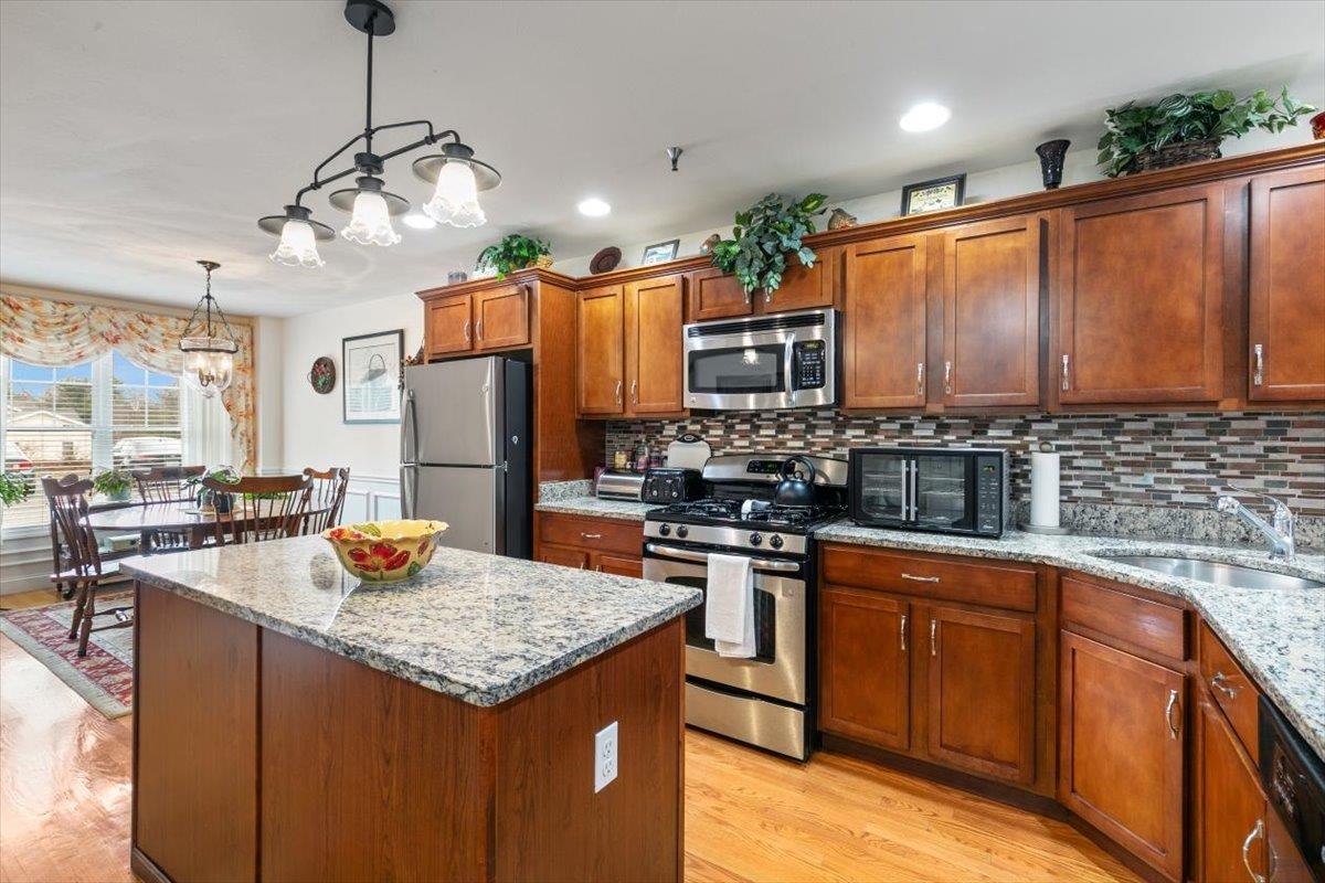 23 Winterberry Road Pelham, NH 03076 - Photo 8 of 37