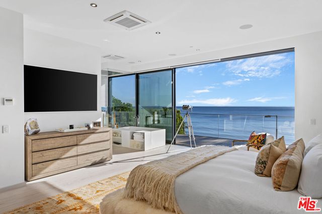 $11,750,000 | 32802 Pacific Coast Highway, Malibu, CA 90265