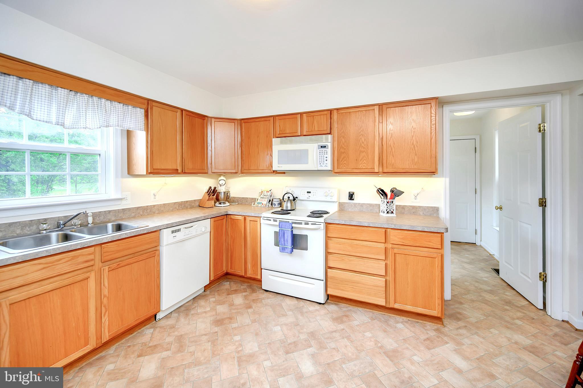 12063 Obannons Mill Road Boston, VA 22713 - Photo 13 of 38 Nice flooring