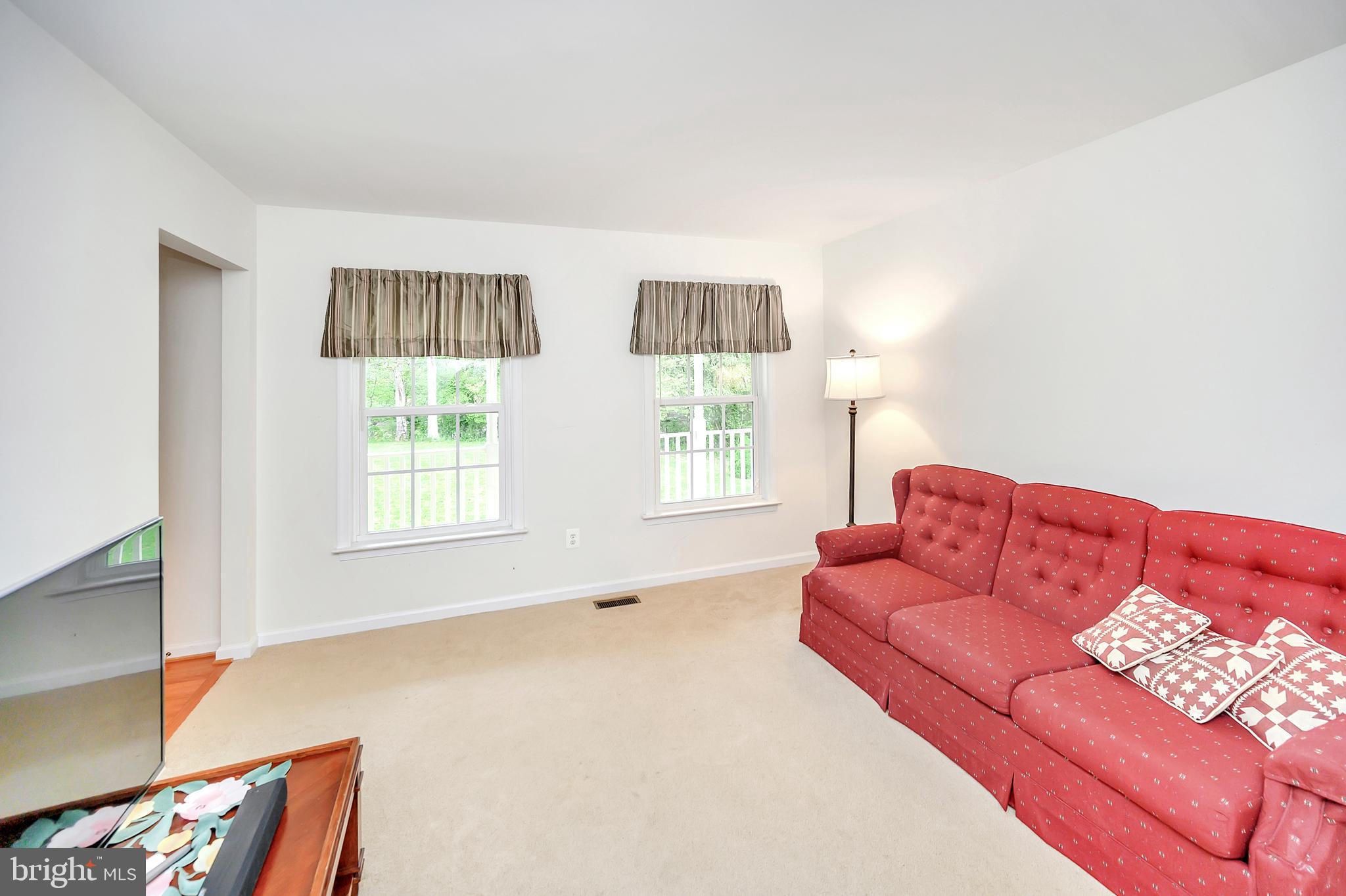 12063 Obannons Mill Road Boston, VA 22713 - Photo 18 of 38 Living room