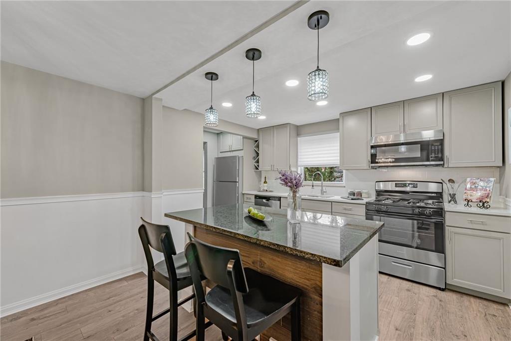 1027 McNeilly Road Pittsburgh, PA 15226 - Photo 5 of 25 Gallery Image 5