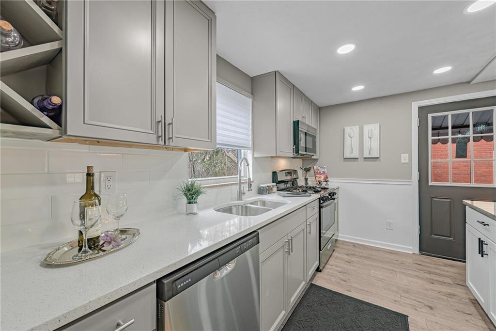 1027 McNeilly Road Pittsburgh, PA 15226 - Photo 8 of 25 Gallery Image 8