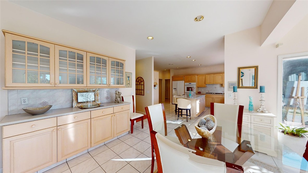 24 Michelle Circle Warwick, RI 02886 - Photo 11 of 42