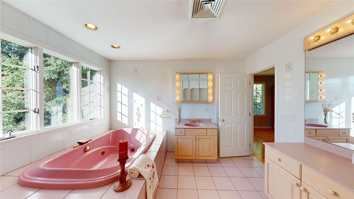 24 Michelle Circle Warwick, RI 02886 - Photo 29 of 42