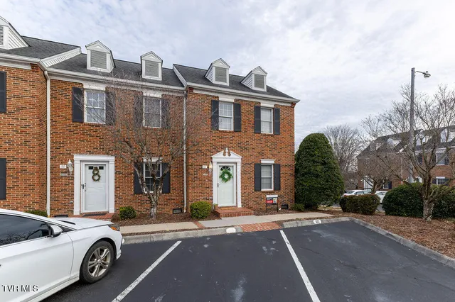 $220,000 | 400 Sunset Drive, Unit L60, Johnson City, TN 37604