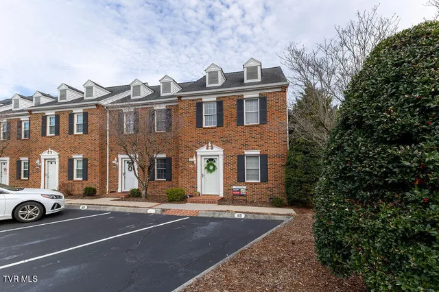 $220,000 | 400 Sunset Drive, Unit L60, Johnson City, TN 37604