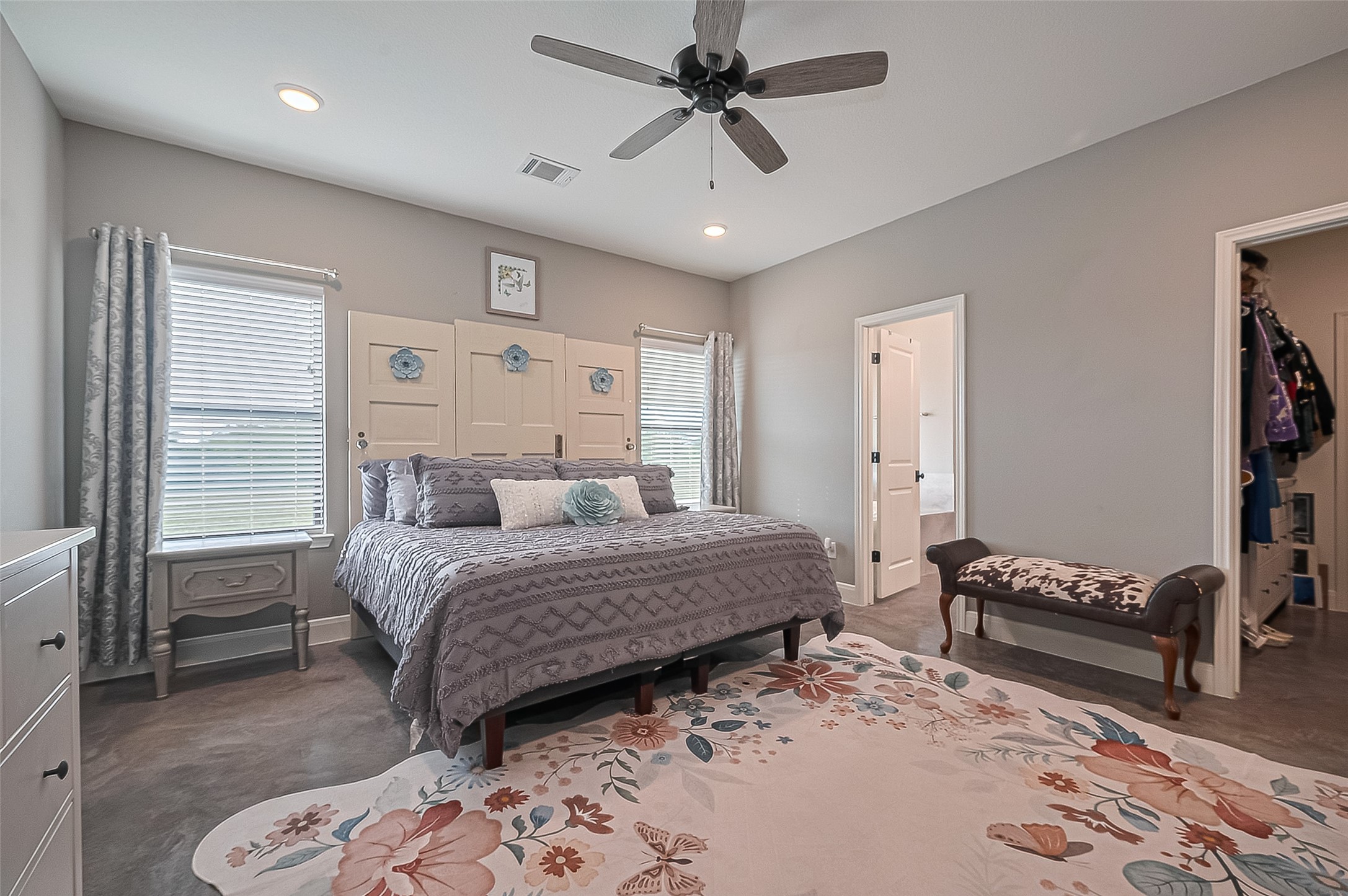 16702 Dipple Road Guy, TX 77444 - Photo 26 of 50 a bedroom with bed and a couch