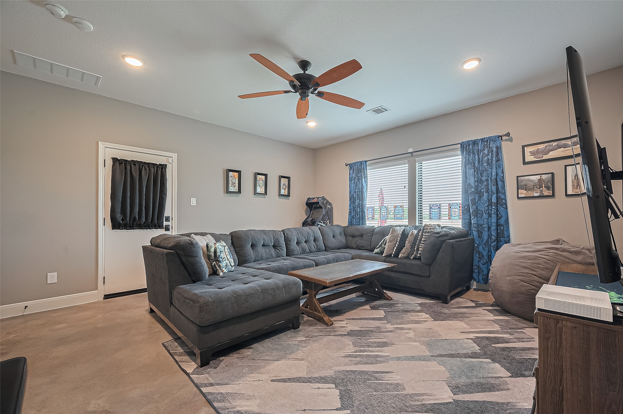 16702 Dipple Road Guy, TX 77444 - Photo 33 of 50 a living room with furniture