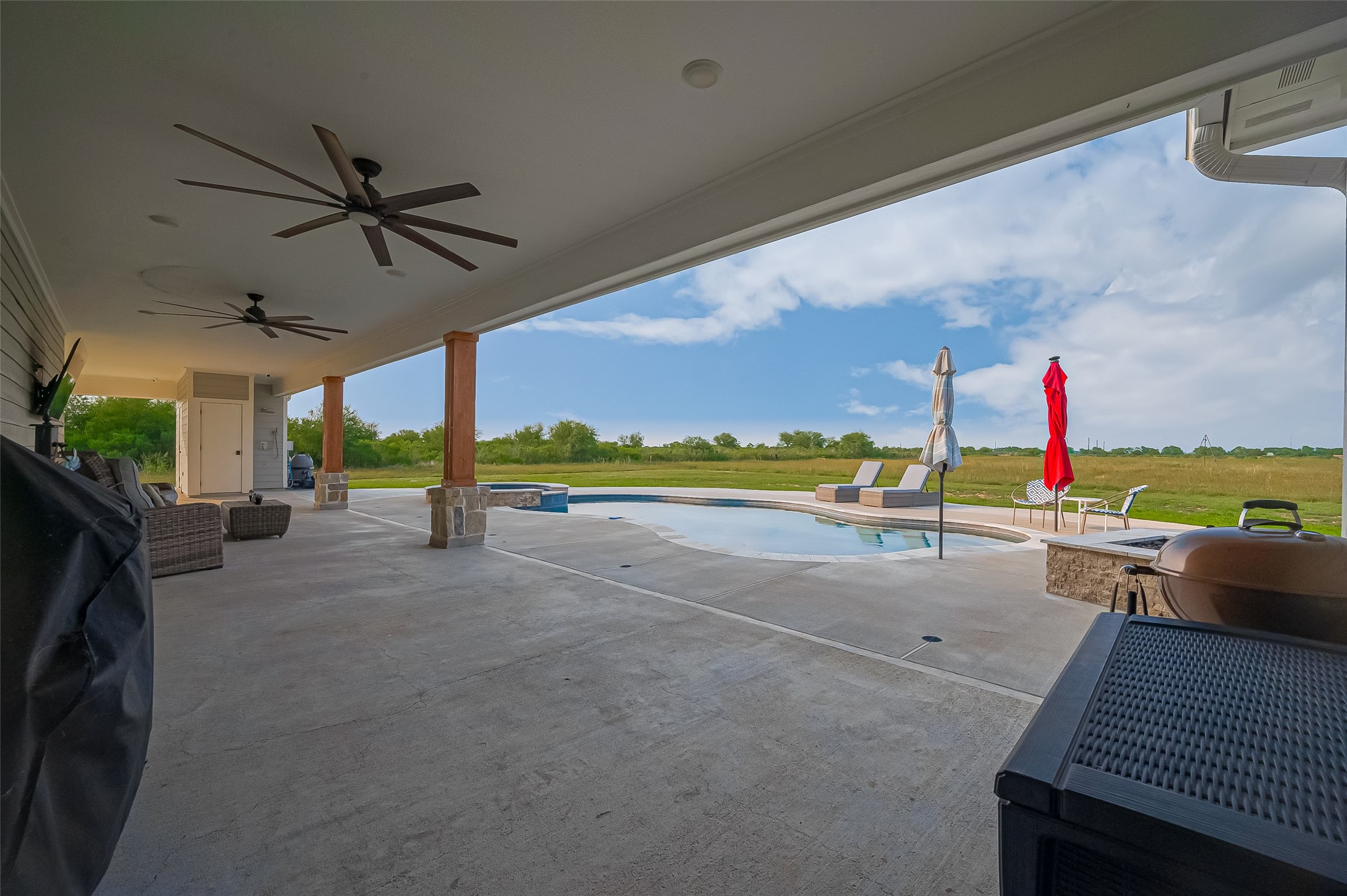 16702 Dipple Road Guy, TX 77444 - Photo 34 of 50 a view of a patio with a table and chairs