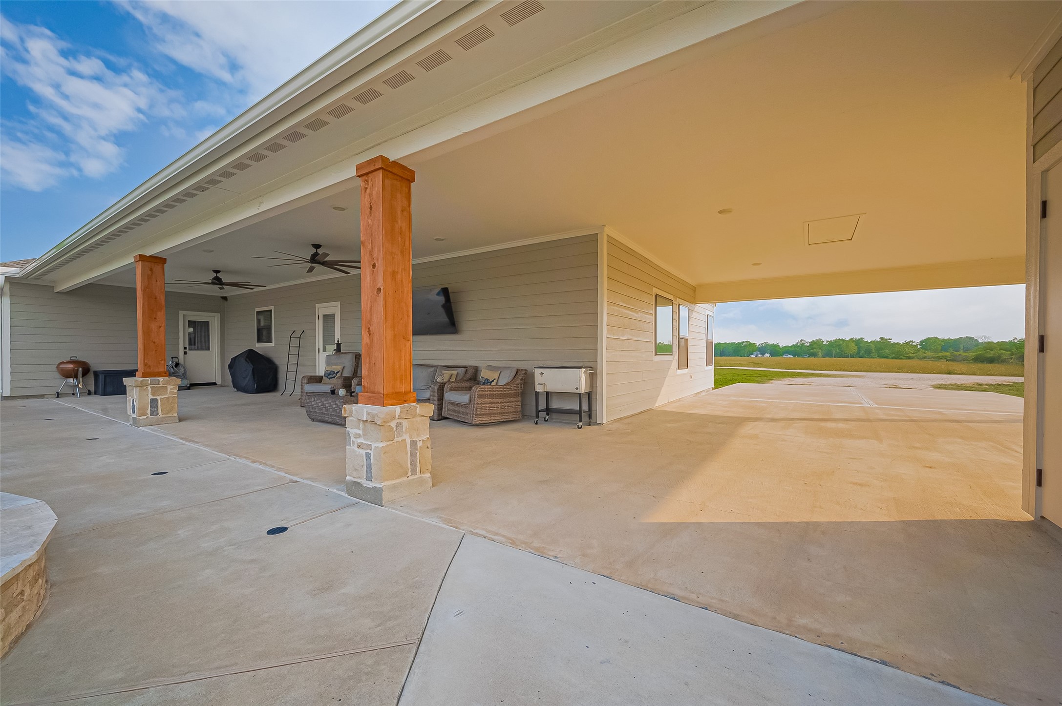 16702 Dipple Road Guy, TX 77444 - Photo 38 of 50 a view of a big room with wooden floor
