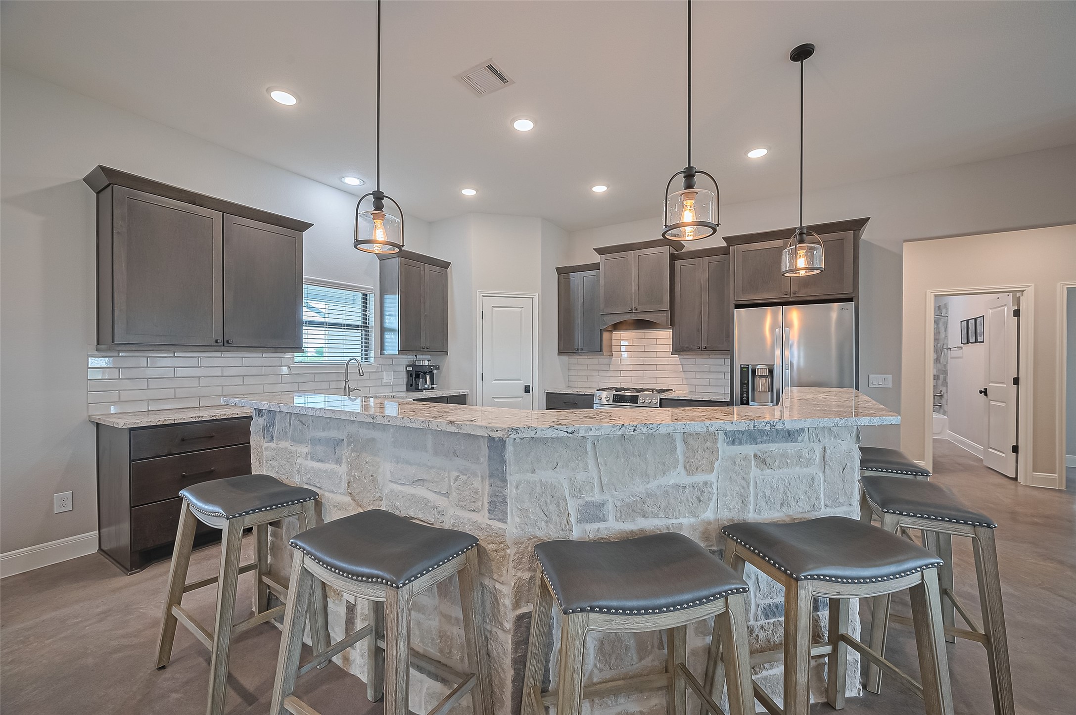 16702 Dipple Road Guy, TX 77444 - Photo 9 of 50 a kitchen with kitchen island granite countertop a table and chairs in it