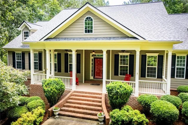 a view of a house with backyard and sitting area